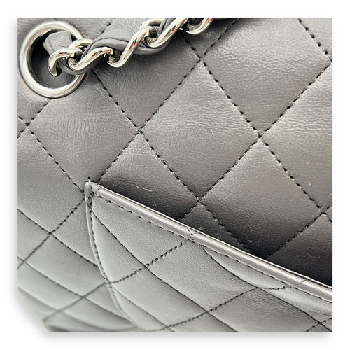 Classic Medium Grey (retouched) Shoulder Bag in Lambskin, Silver hardware