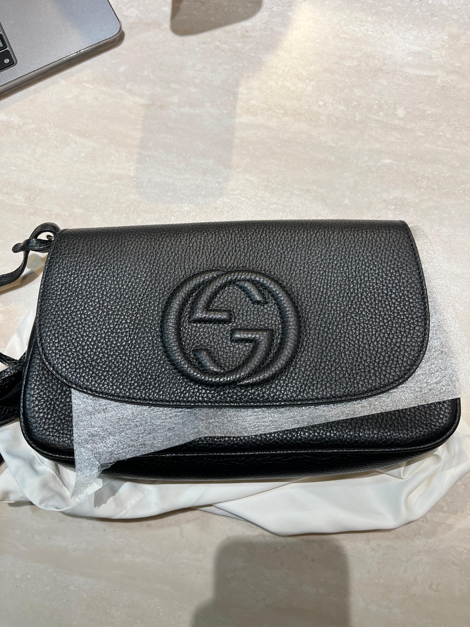 Soho Shoulder Bag Black in Calfskin, Gold hardware