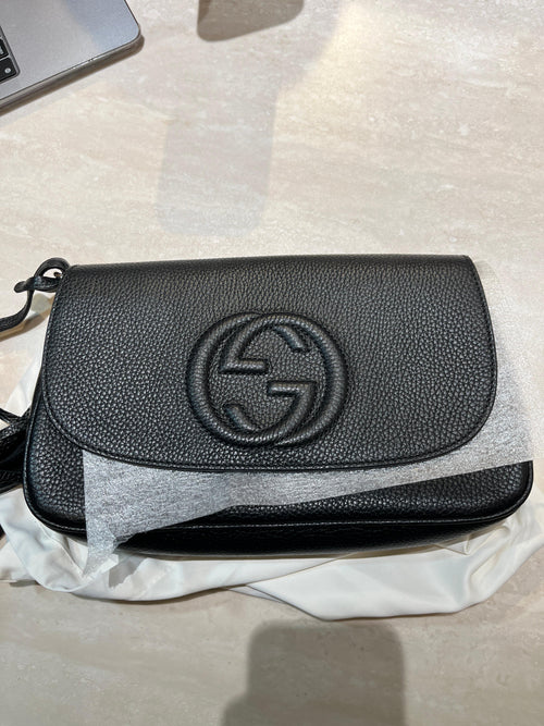 Soho Shoulder Bag Black in Calfskin, Gold hardware