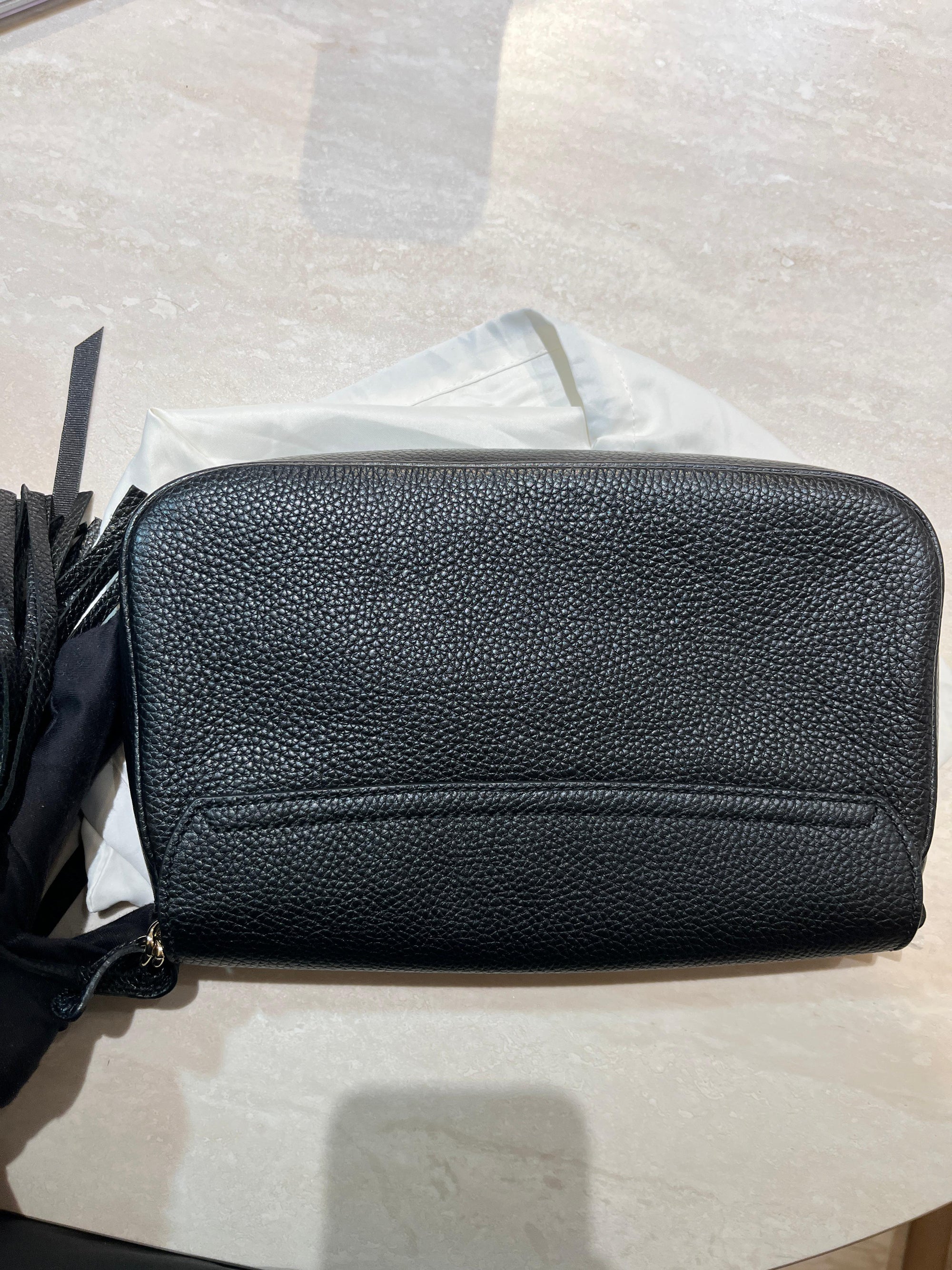 Soho Shoulder Bag Black in Calfskin, Gold hardware