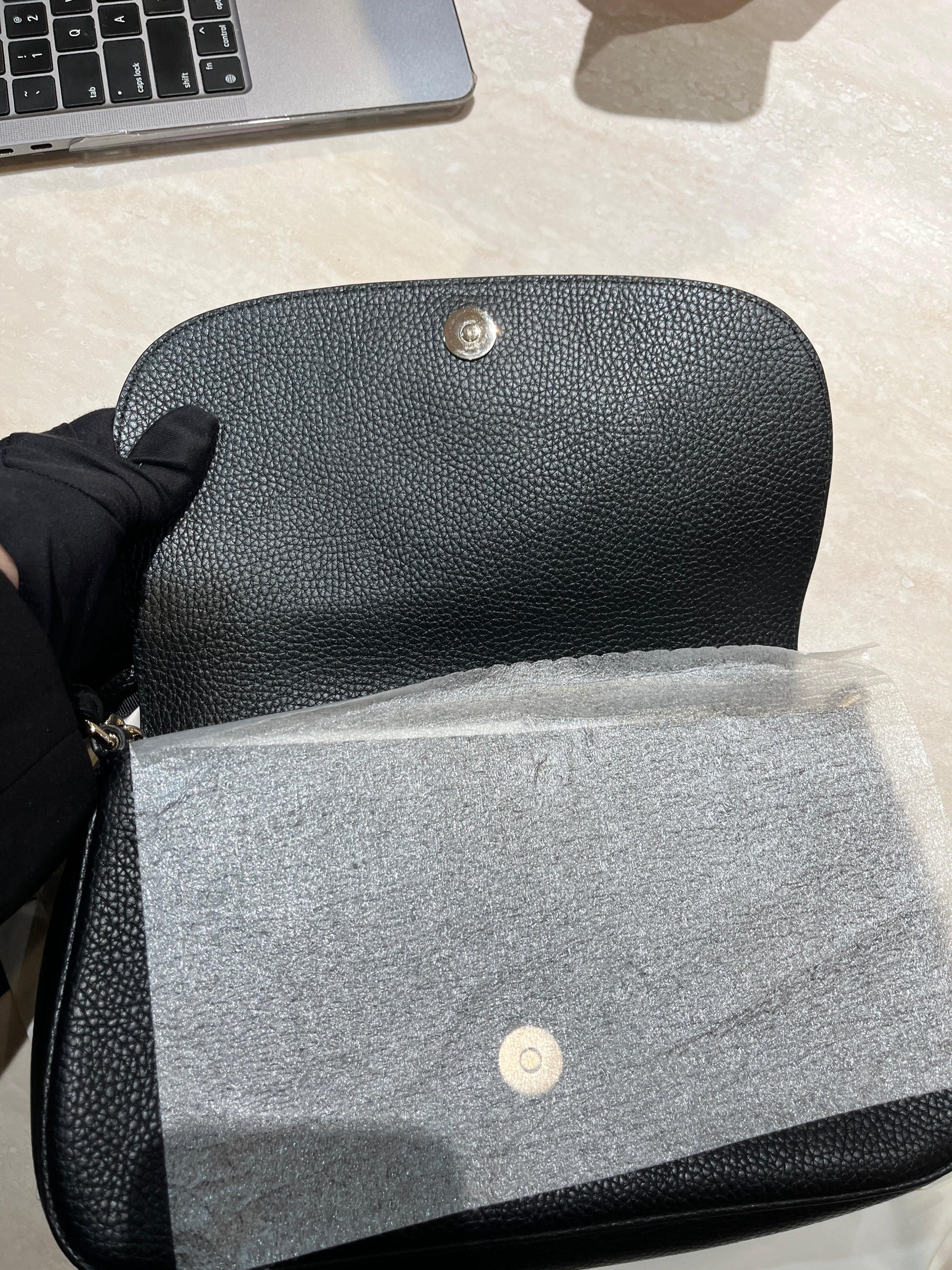 Soho Shoulder Bag Black in Calfskin, Gold hardware