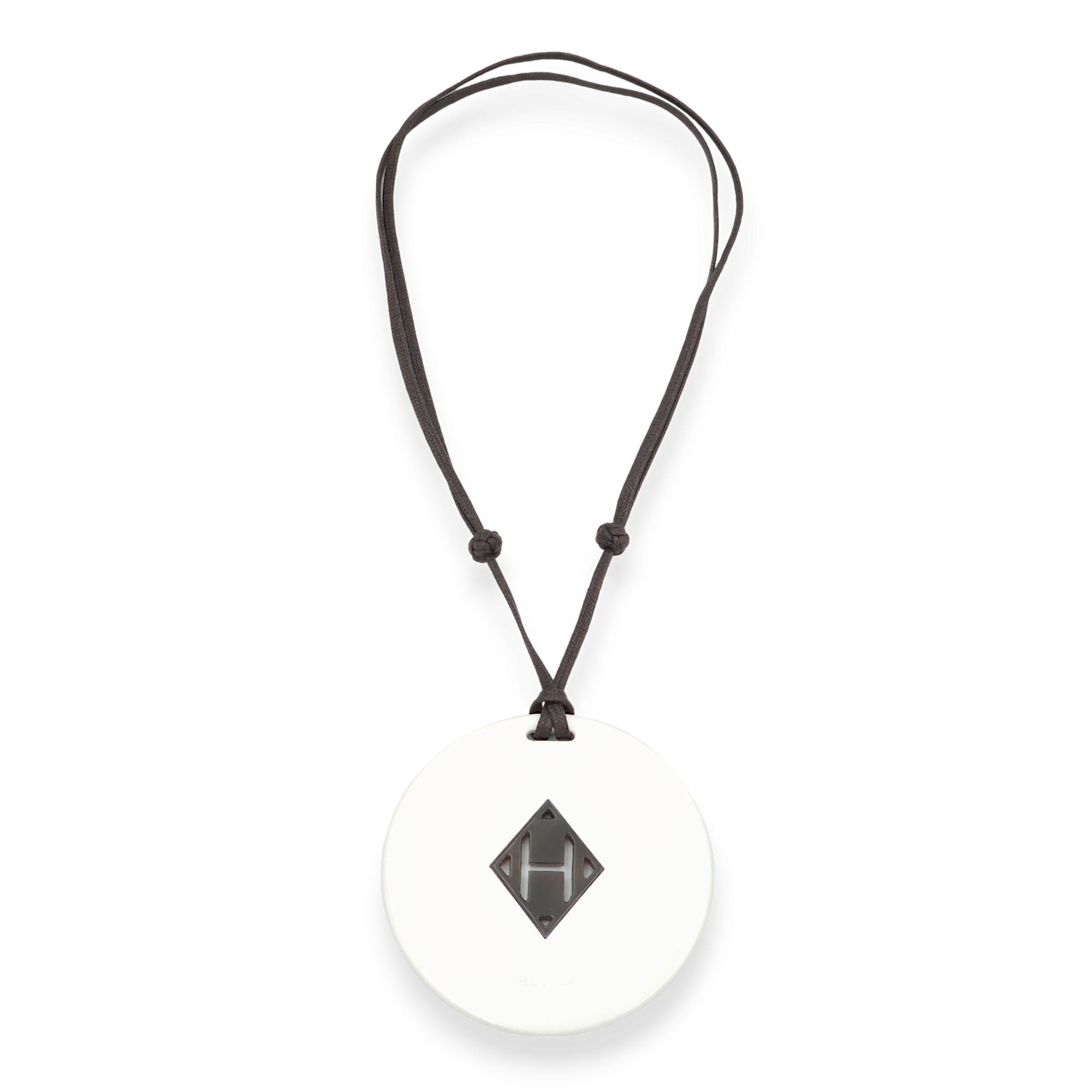 Horn Blanc Necklace in Laquer