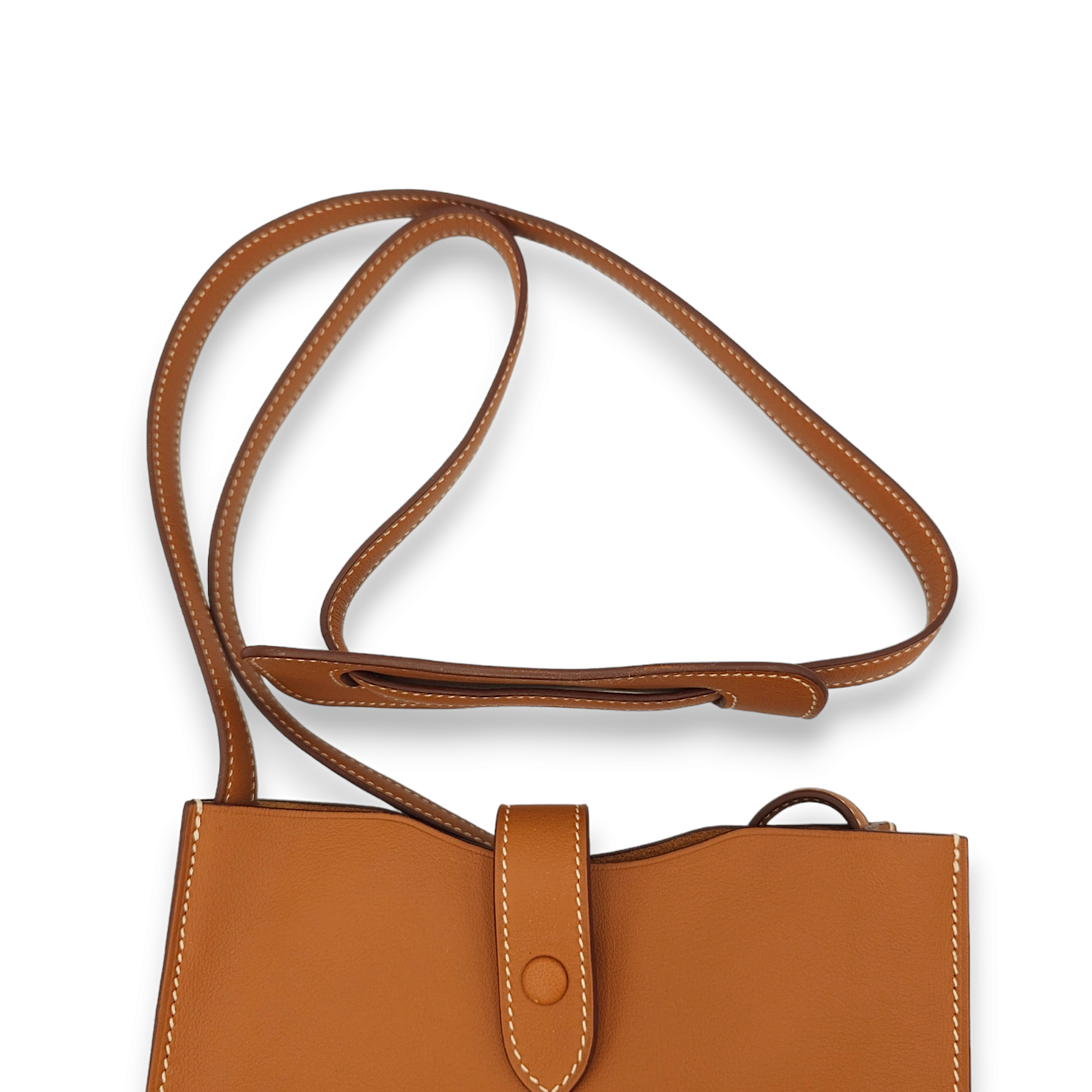 Pochette Uniform Gold Crossbody Bag in Swift C91120 4