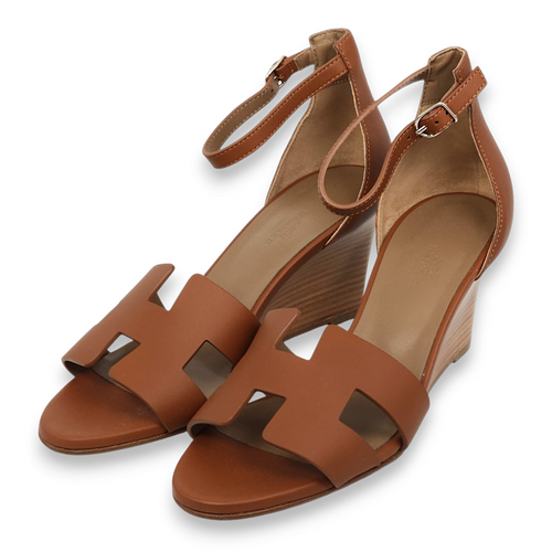 Legend 38 Gold Sandals in Calfskin