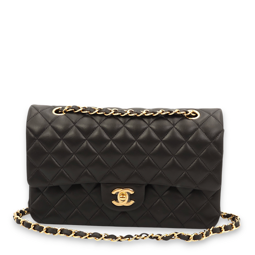 Classic Double Flap Medium Black Shoulder Bag in Lambskin, Gold hardware