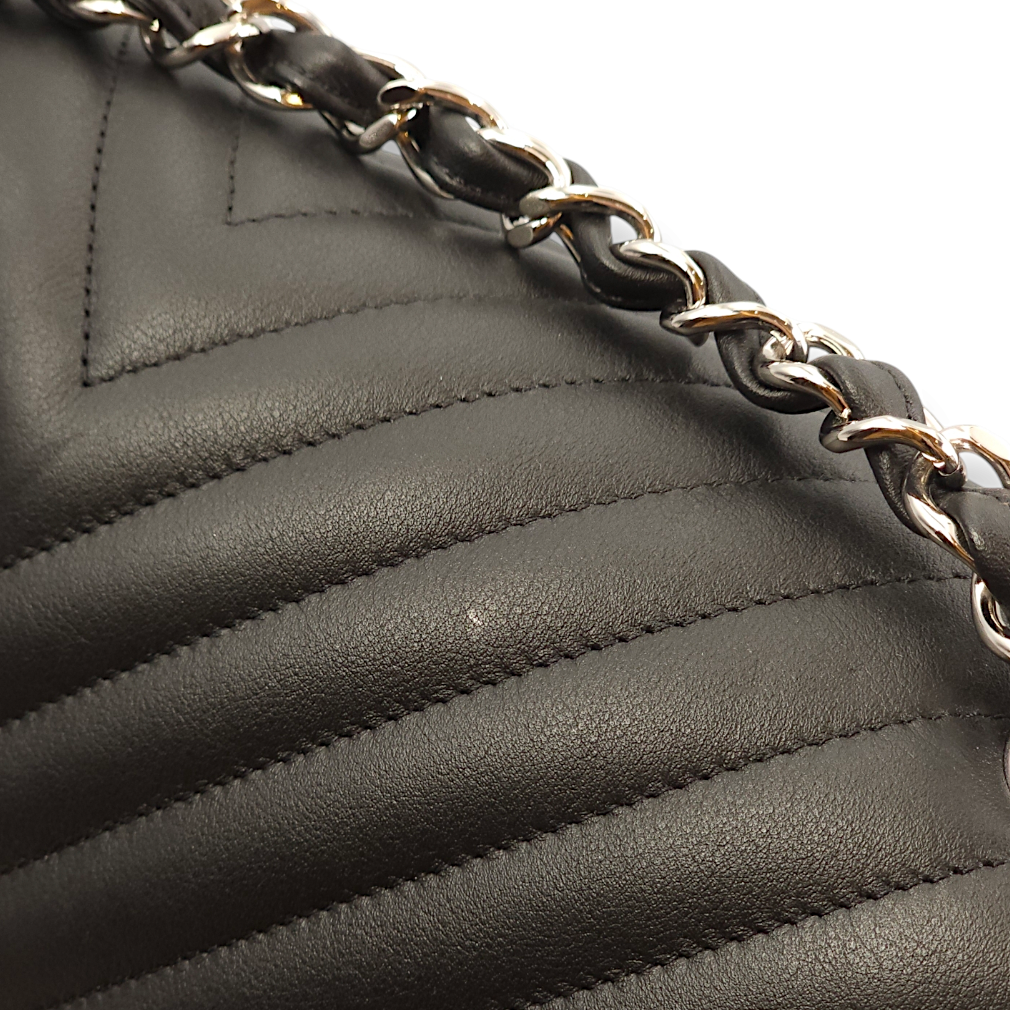 Chevron Double Flap Jumbo Black Shoulder Bag in Lambskin, Palladium hardware