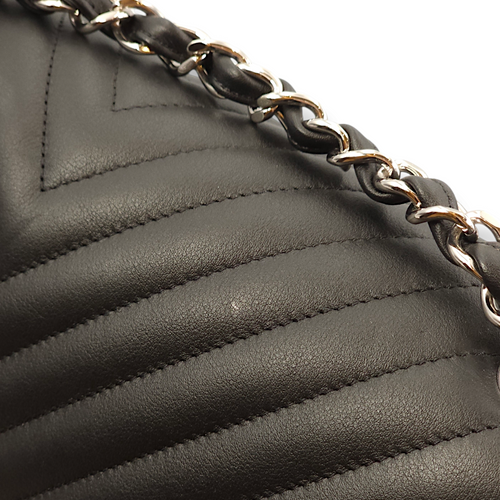 Chevron Double Flap Jumbo Black Shoulder Bag in Lambskin, Palladium hardware