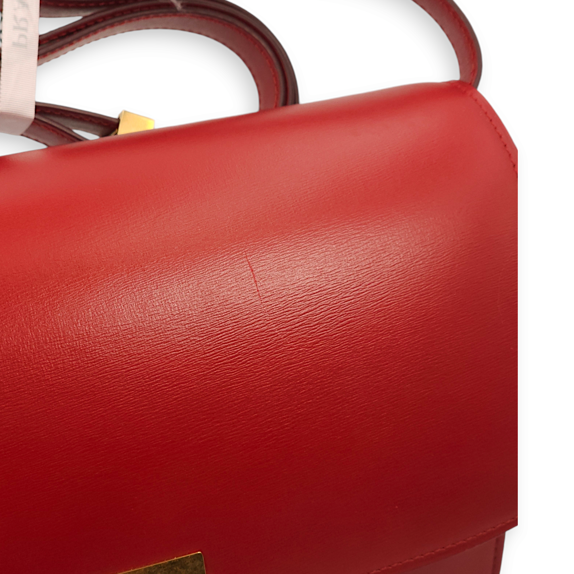 Classic Box Medium Red Shoulder Bag in Calfskin, Gold hardware