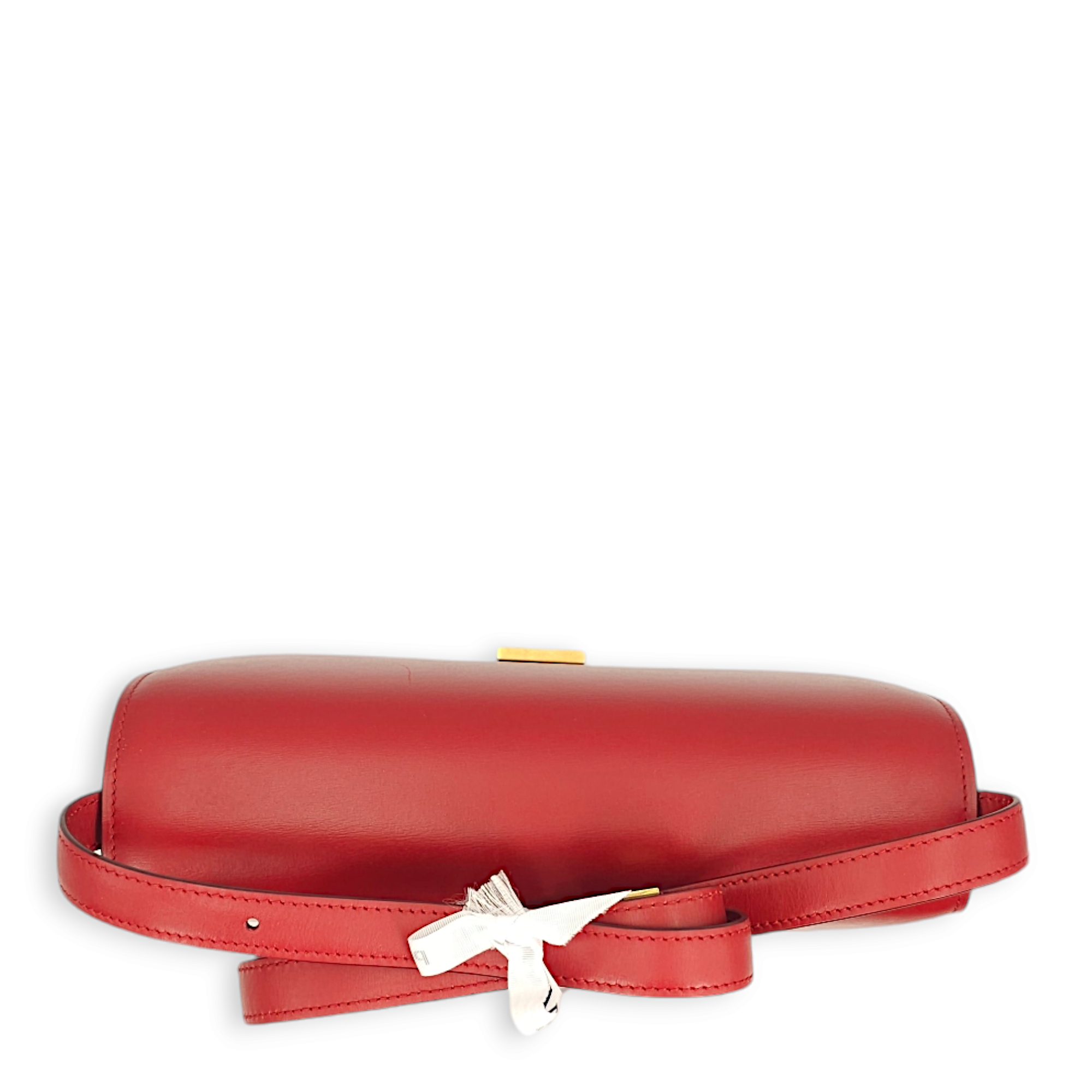 Classic Box Medium Red Shoulder Bag in Calfskin, Gold hardware