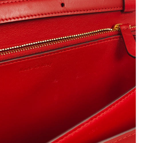 Classic Box Medium Red Shoulder Bag in Calfskin, Gold hardware