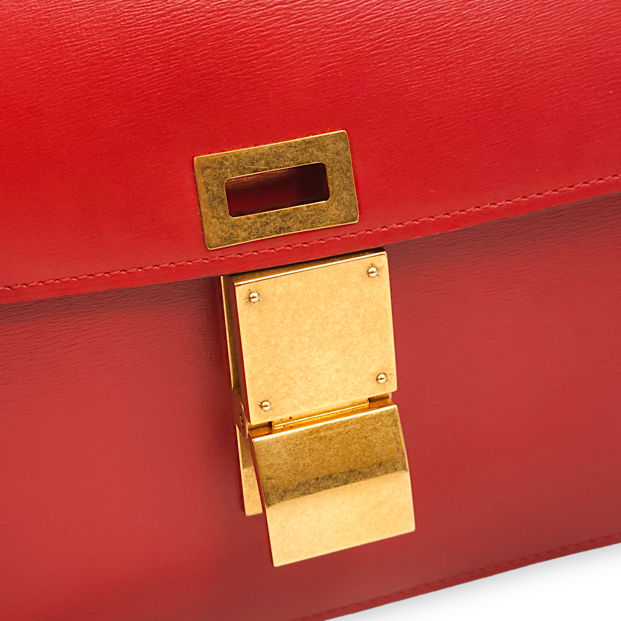 Classic Box Medium Red Shoulder Bag in Calfskin, Gold hardware