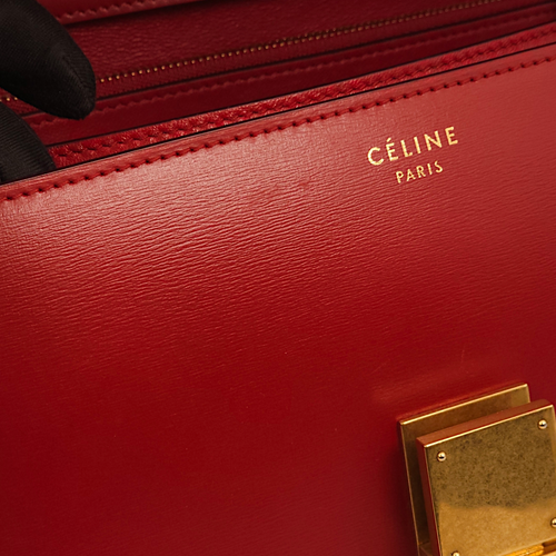 Classic Box Medium Red Shoulder Bag in Calfskin, Gold hardware