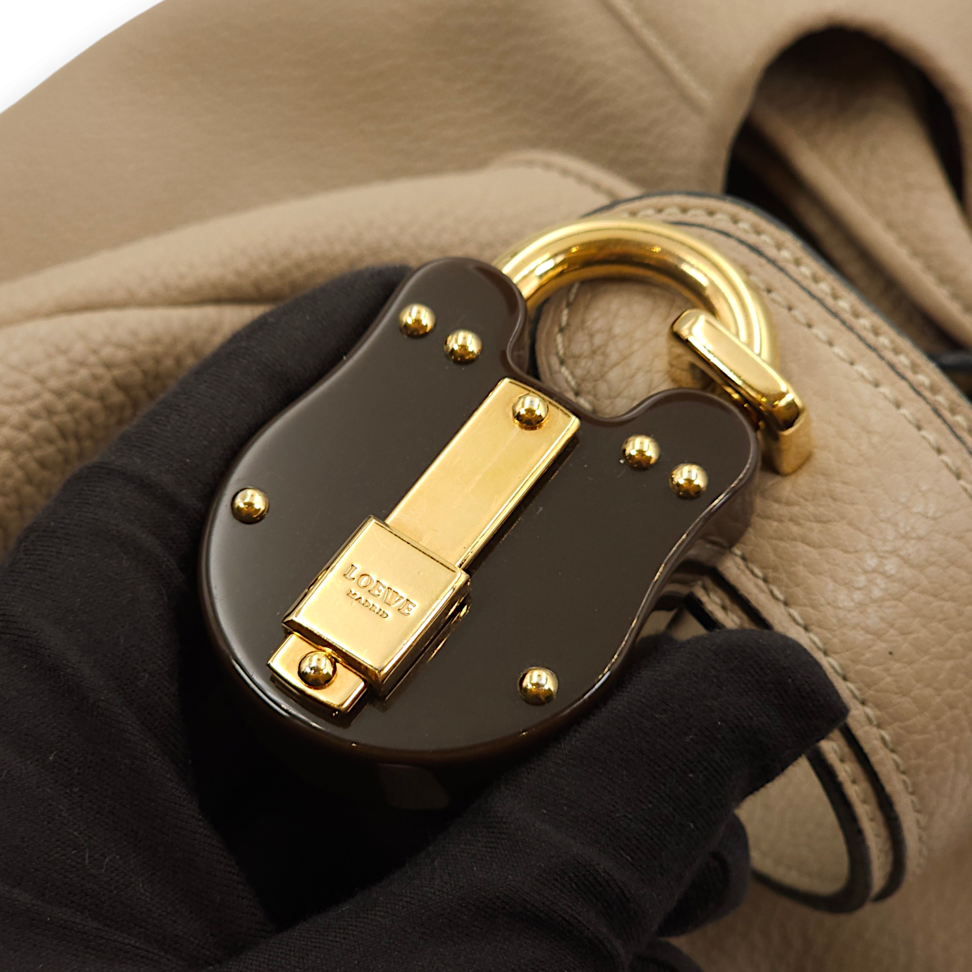 Calle Padlock Hobo Beige Shoulder Bag in Calfskin, Gold hardware