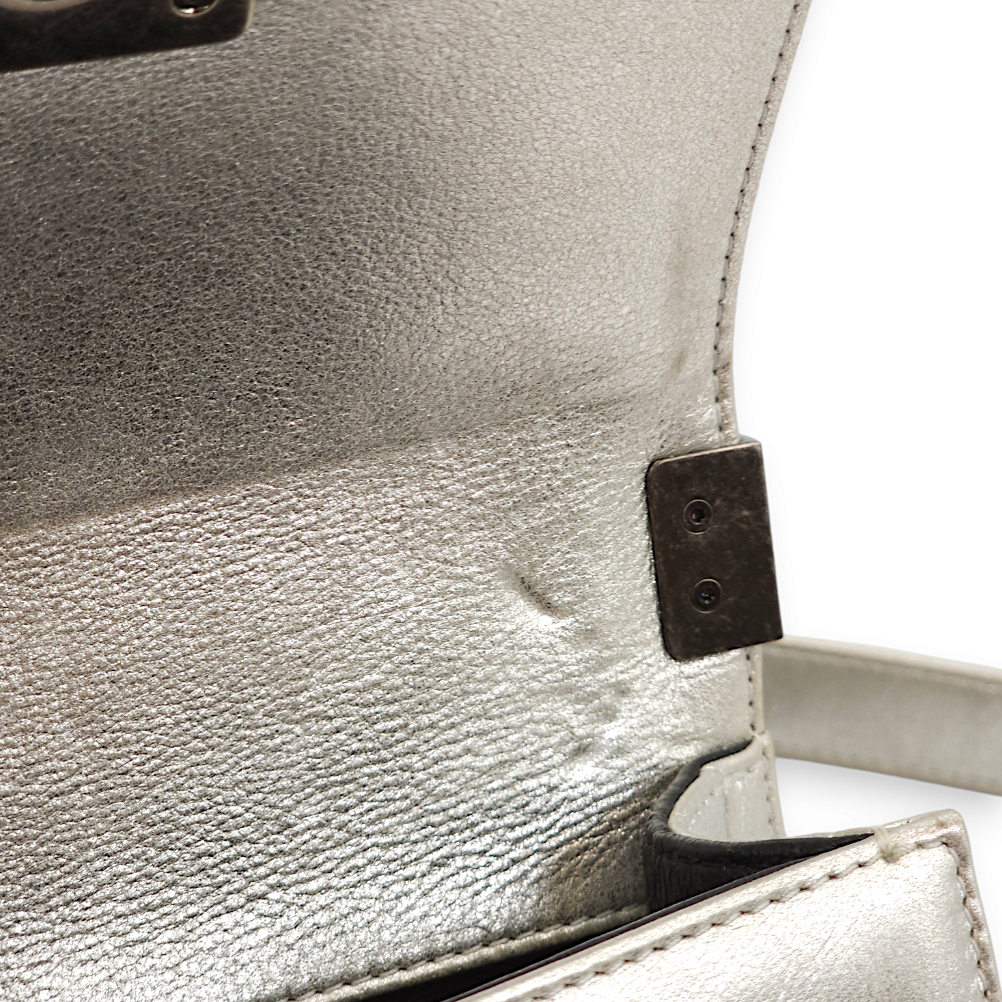 Le Boy (15cm) Mini Silver Crossbody Bag in Stingray, Ruthenium hardware