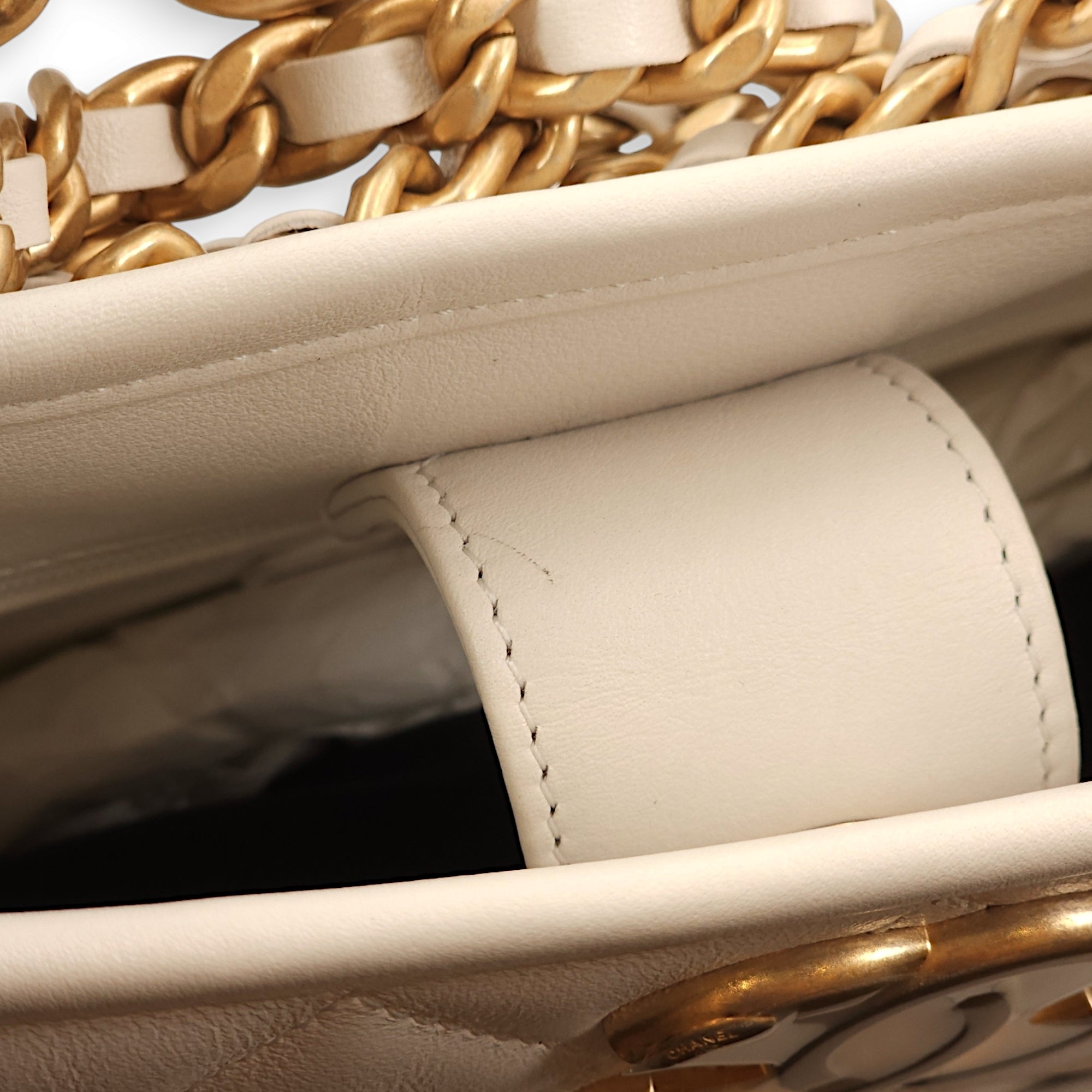 Quilted Hobo White Shoulder Bag in Lambskin, Gold hardware