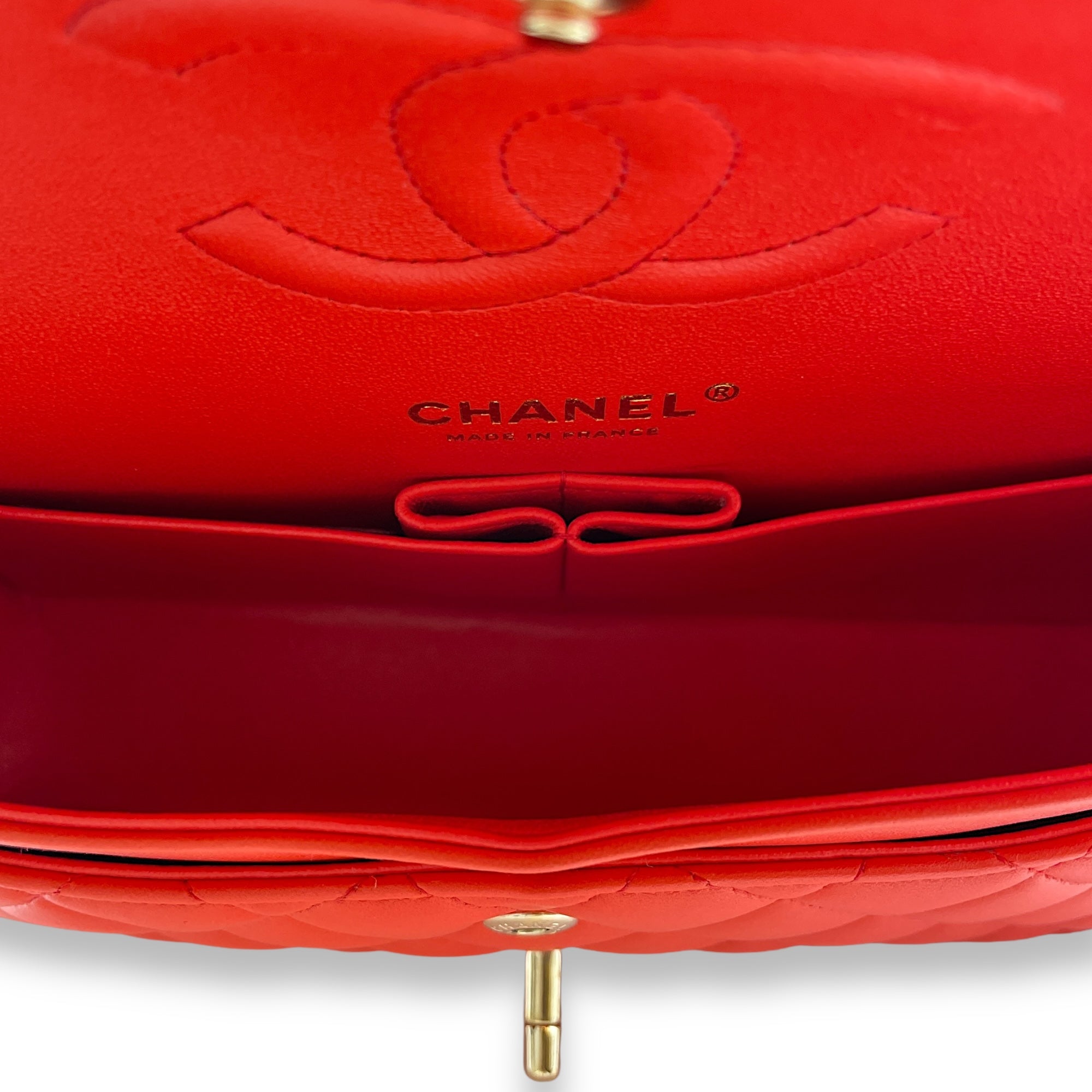 Classic Double Flap Red Shoulder Bag in Lambskin, Gold hardware