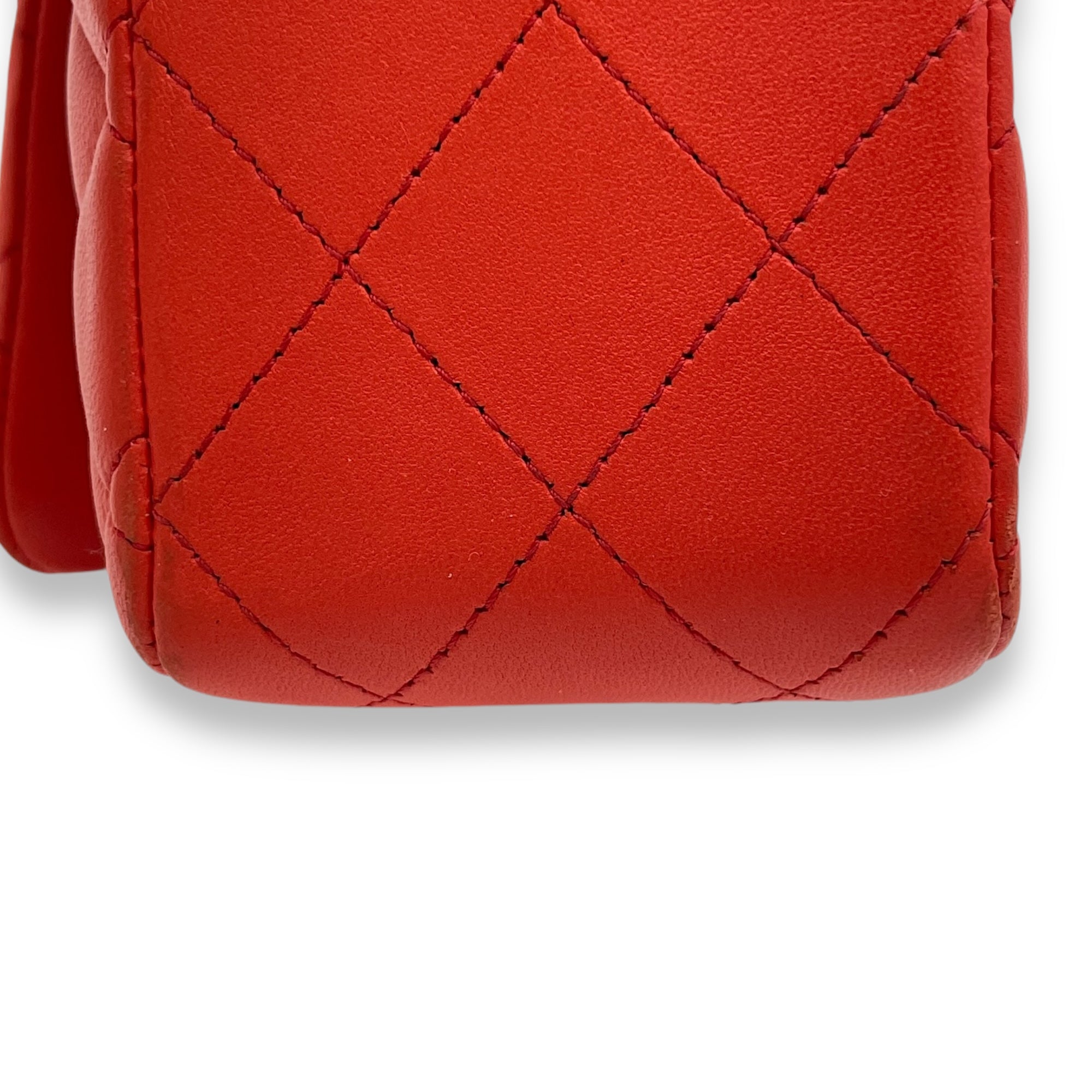 Classic Double Flap Red Shoulder Bag in Lambskin, Gold hardware