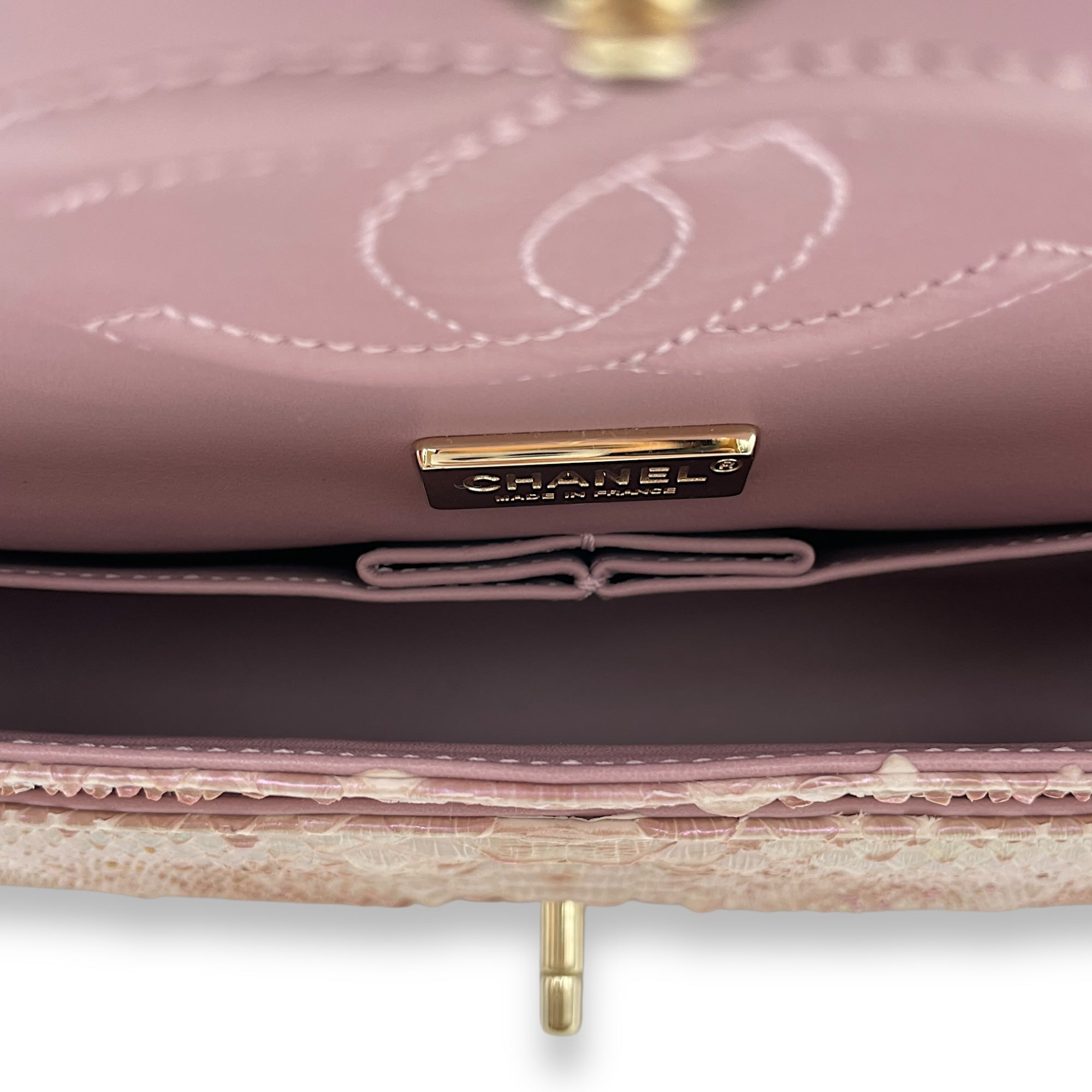 Classic Double Flap Medium Iridescent Pink Shoulder Bag in Python/Lambskin, Gold hardware