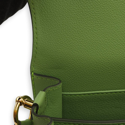 Roulis 23 Vert Criquet in Evercolor, Permabrass hardware