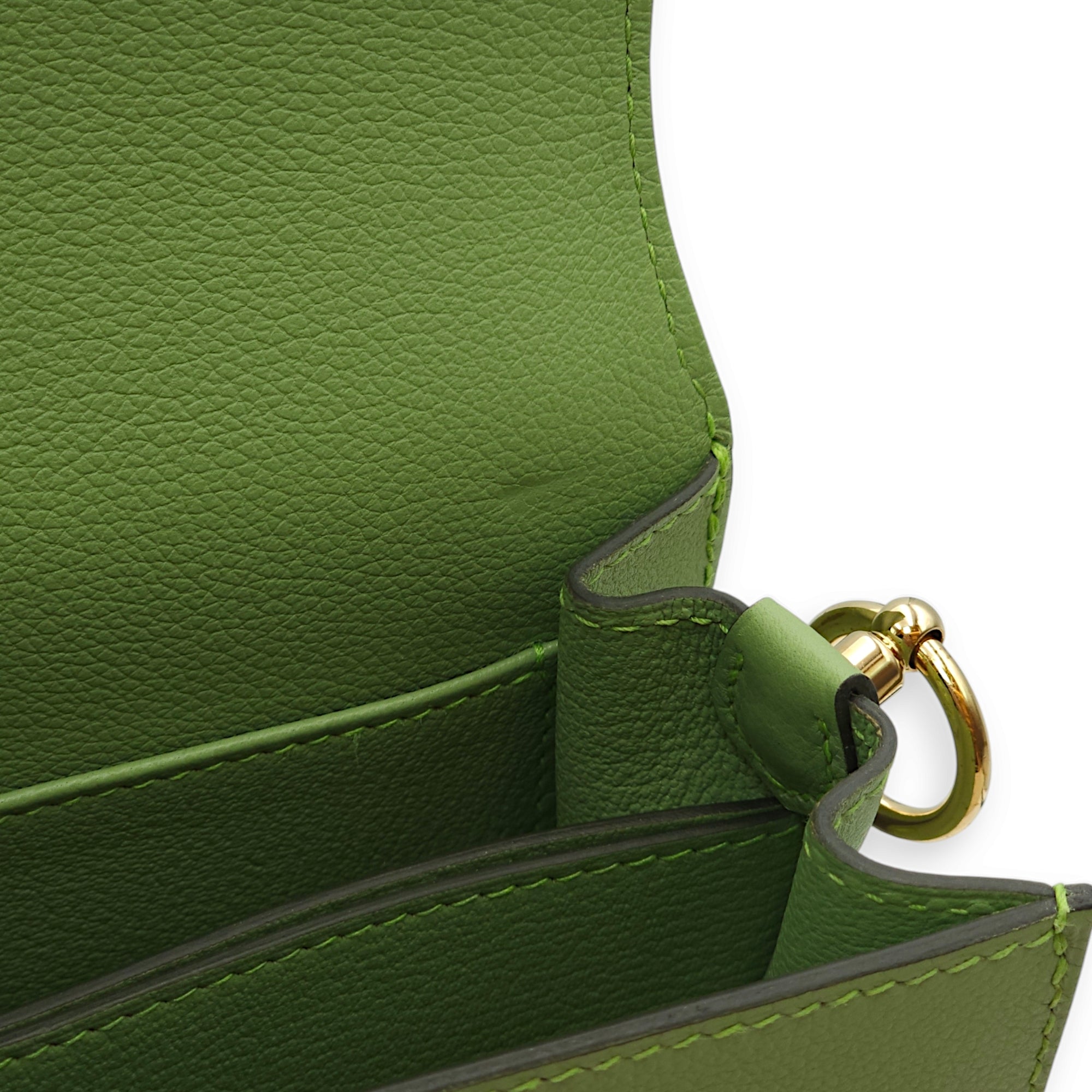 Roulis 23 Vert Criquet in Evercolor, Permabrass hardware