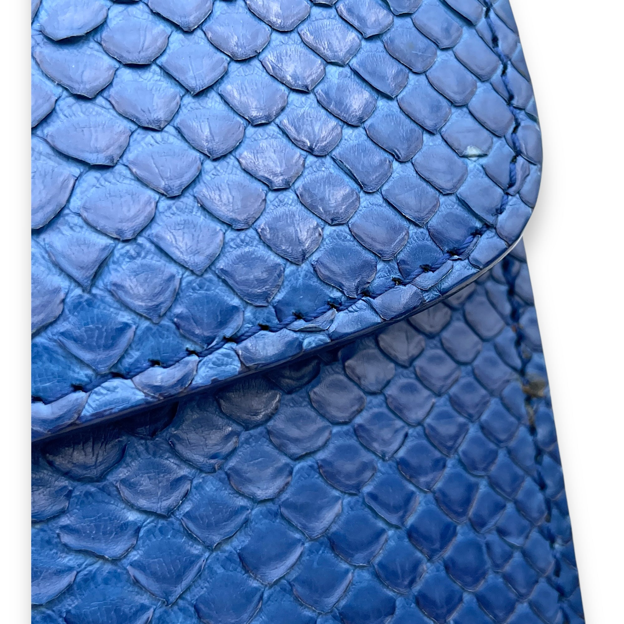 Box Medium Cobalt Shoulder Bag in Python Leather, Gold hardware