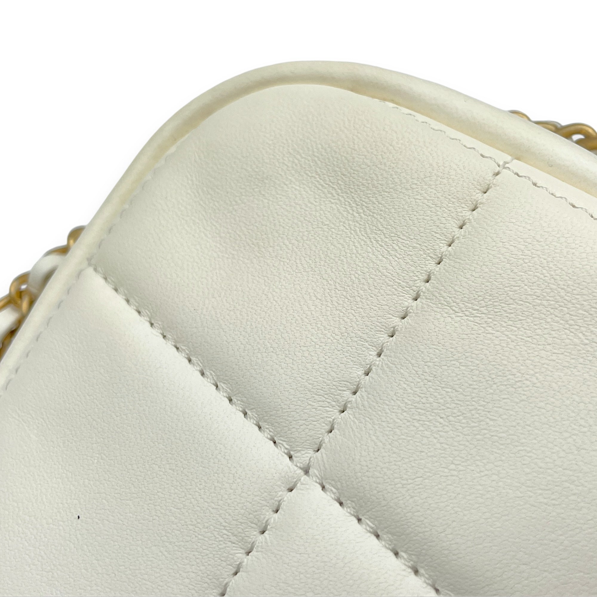 Diamond Quilted CC White Crossbody Bag in Lambskin, Gold hardware