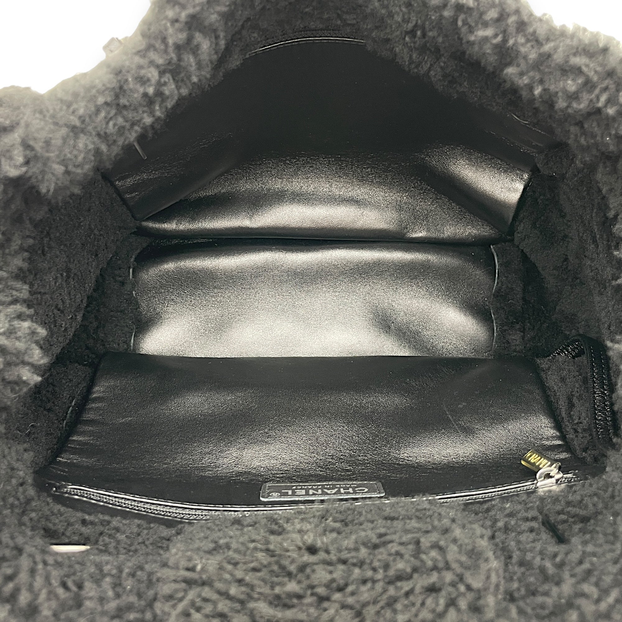 Cozy CC Shopping Black Tote Bag in Shearling/Lambskin, Palladium hardware