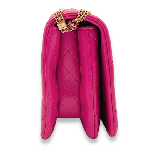 On and On Flap Pink Shoulder Bag in Lambskin, Gold hardware