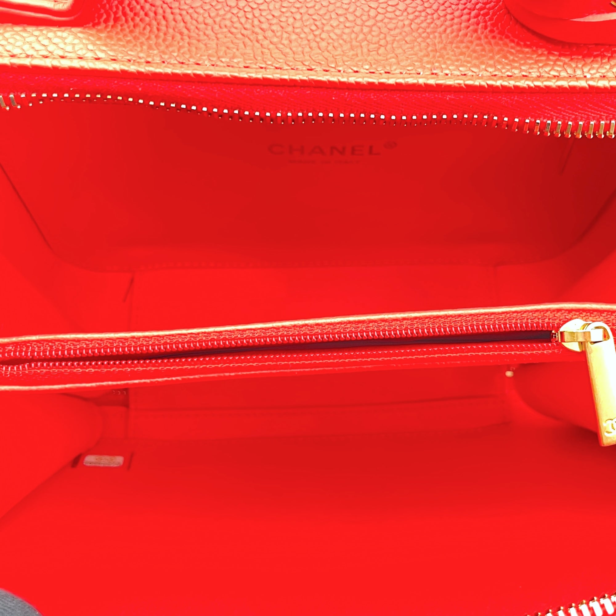 Filigree Vanity Red Top Handle Bag in Caviar Leather, Gold hardware