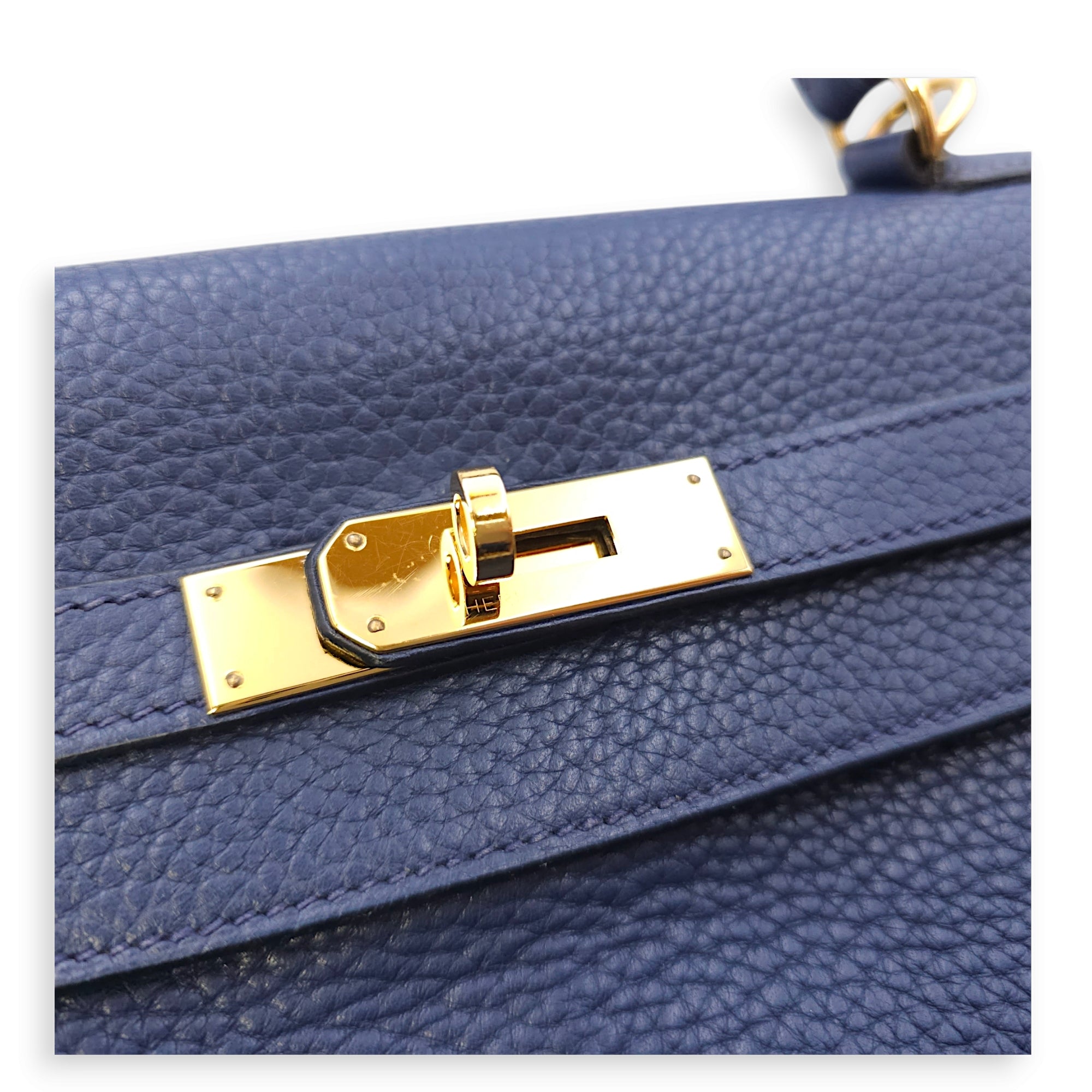 Kelly 32 Blue Sapphire in Clemence, Gold hardware