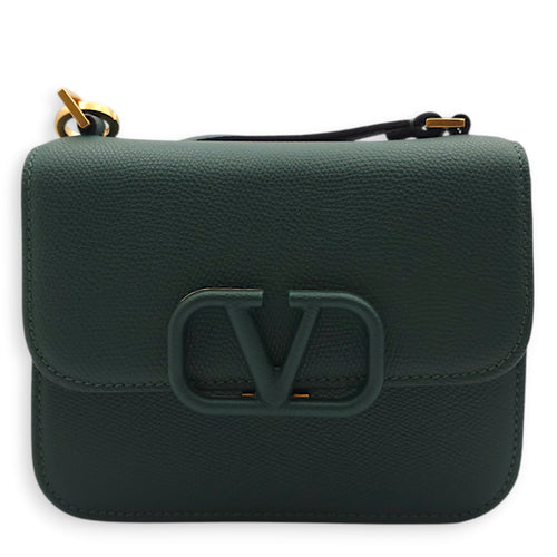 Garavani VSling Bag 18x13x8cm English Green Shoulder Bag in Calfskin, Gold hardware