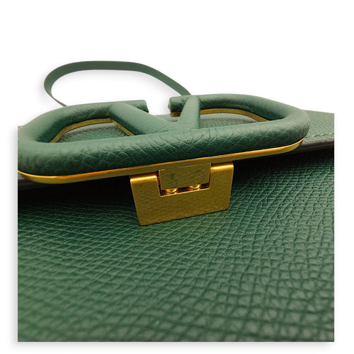 Garavani VSling Bag 18x13x8cm English Green Shoulder Bag in Calfskin, Gold hardware