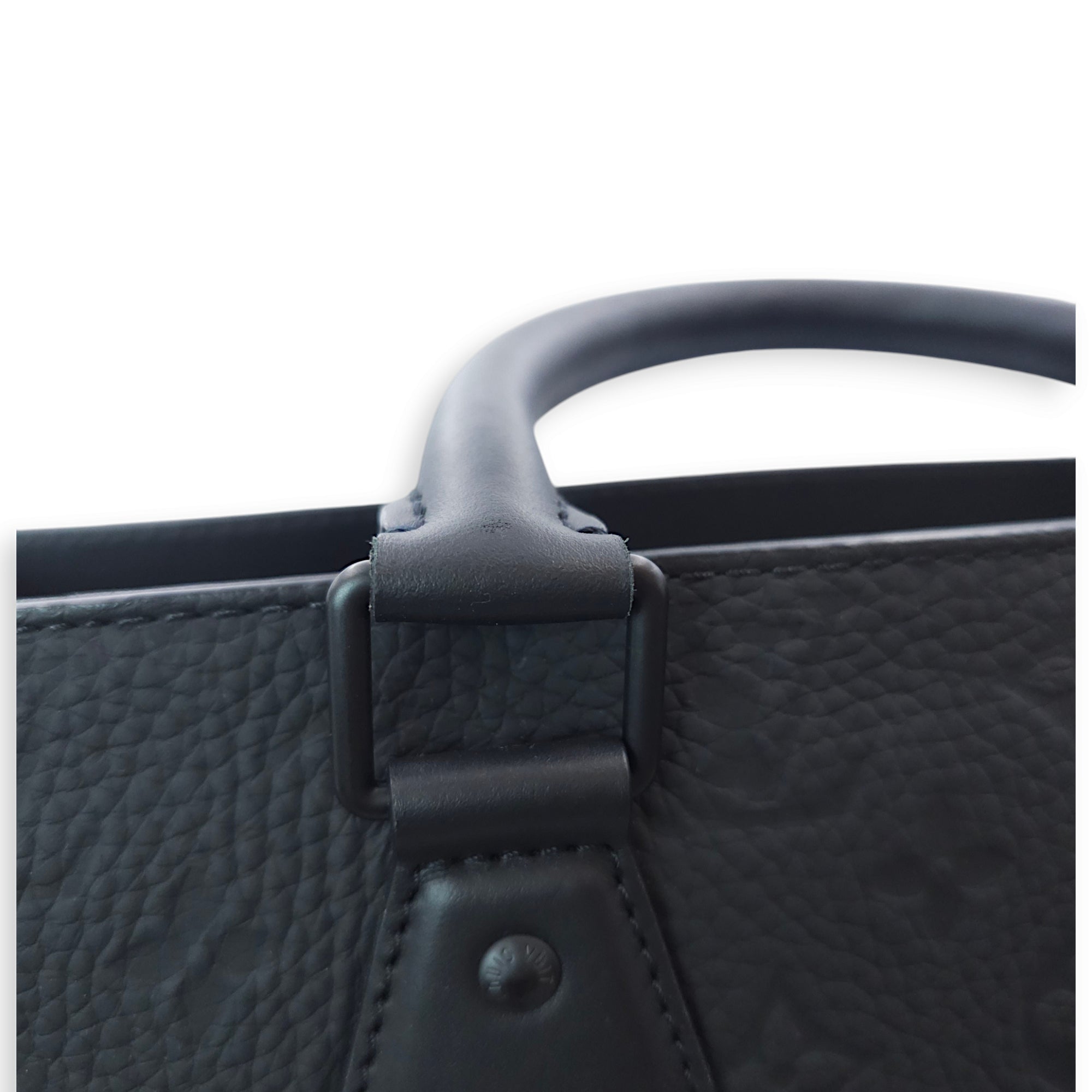 Sac Plat NV NV Black Shoulder Bag in Taurillon Leather, Black powder coated hardware