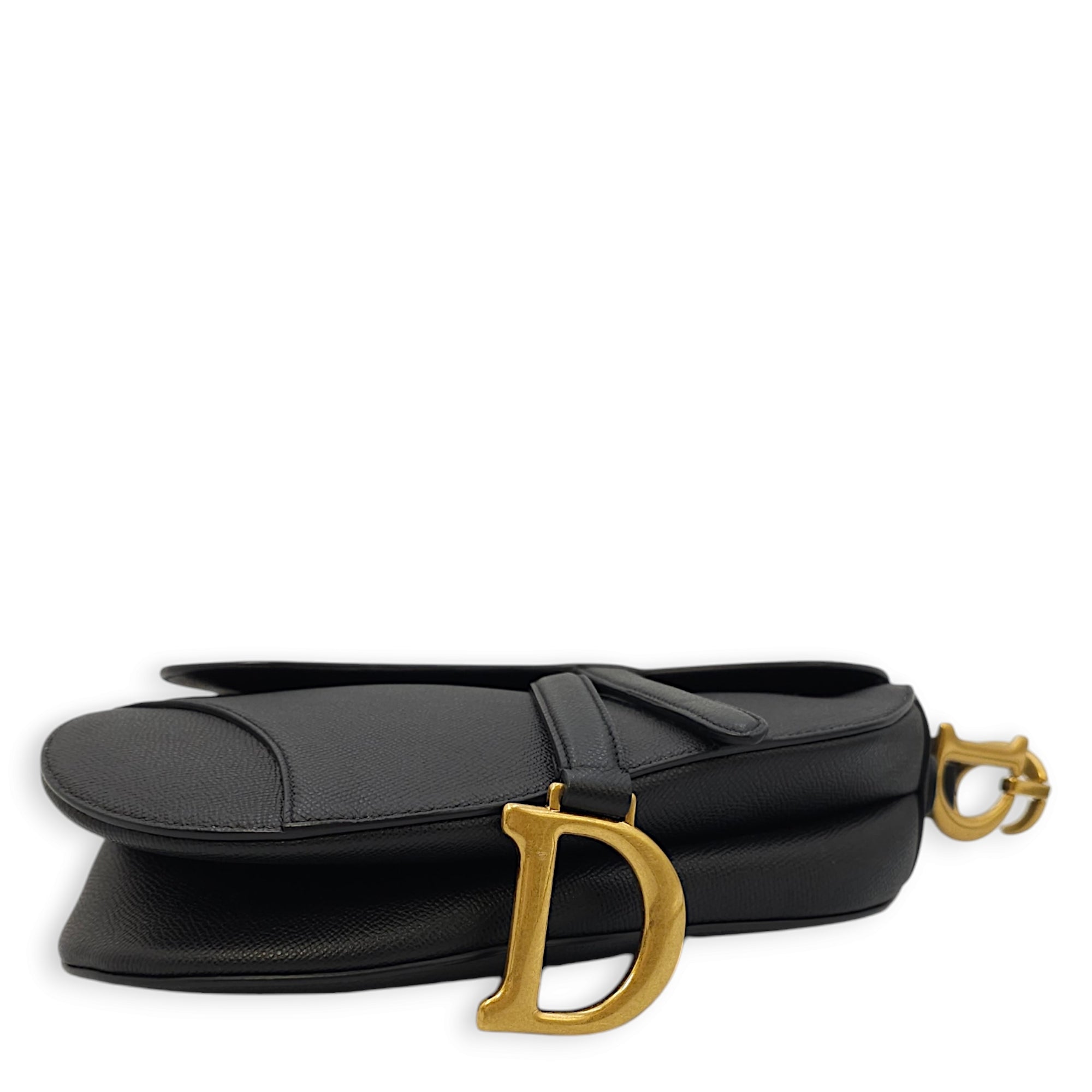 Saddle Medium Black Shoulder Bag in Grained Calf, Gold hardware