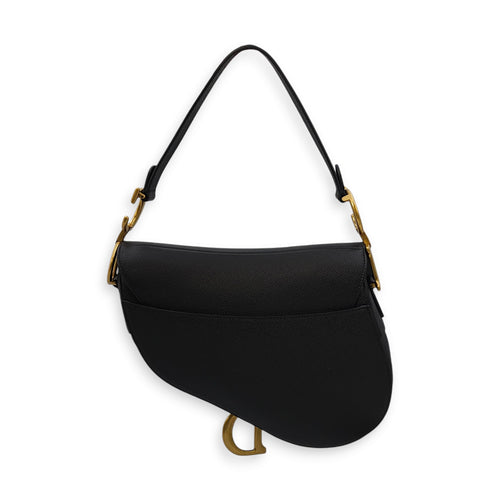 Saddle Medium Black Shoulder Bag in Grained Calf, Gold hardware