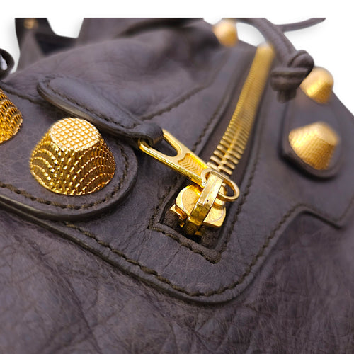 Pompon Large Dark brown Top Handle Bag in Distressed Leather, Gold hardware