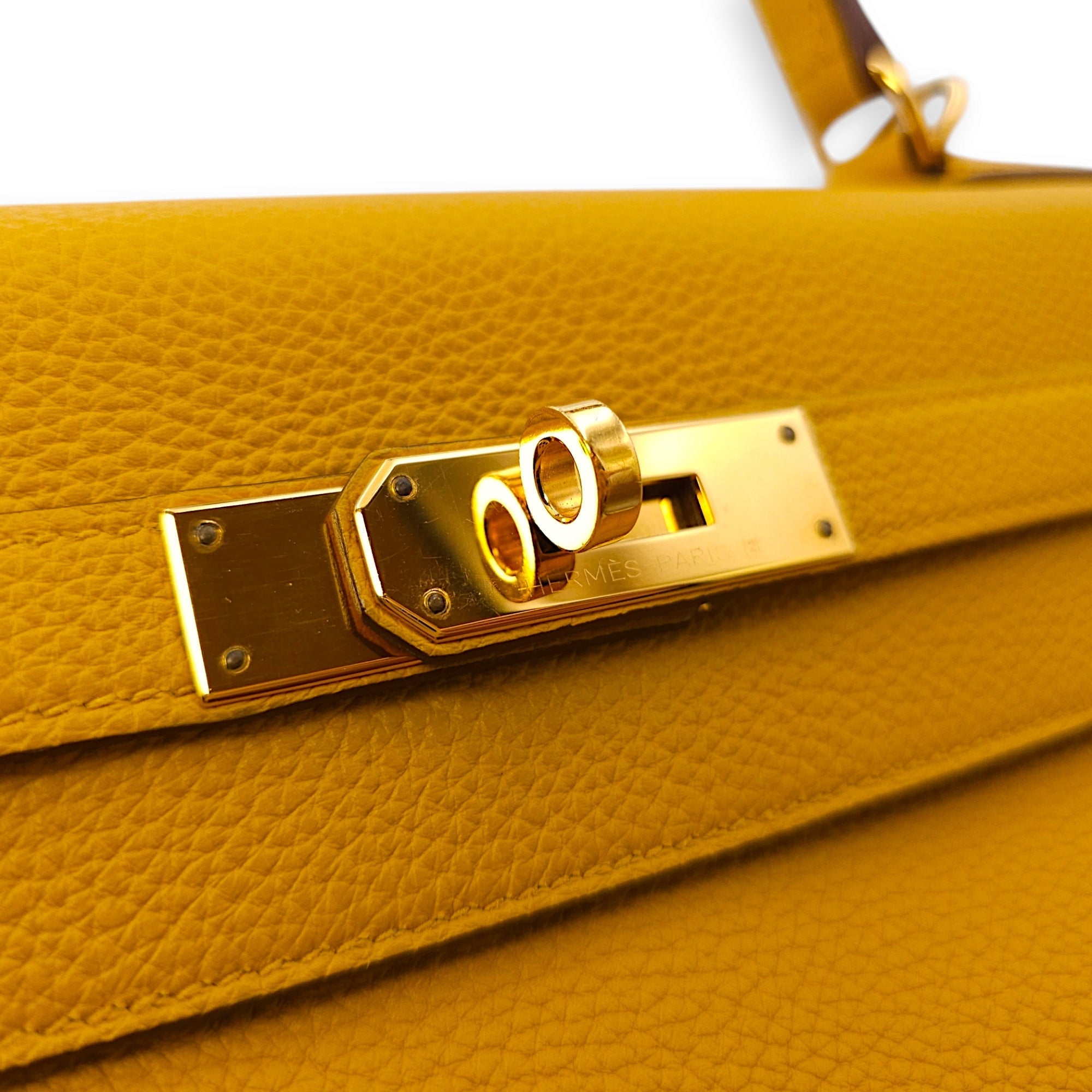 Kelly 28 Jaune Ambre in Togo Gold hardware