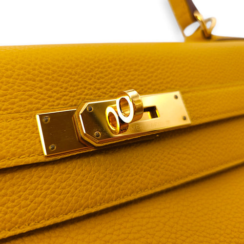 Kelly 28 Jaune Ambre in Togo, Gold hardware