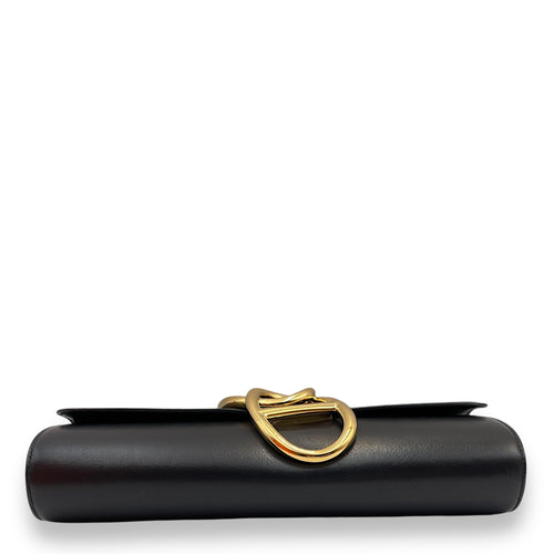 Egee Clutch Black in Evergraine, Gold hardware