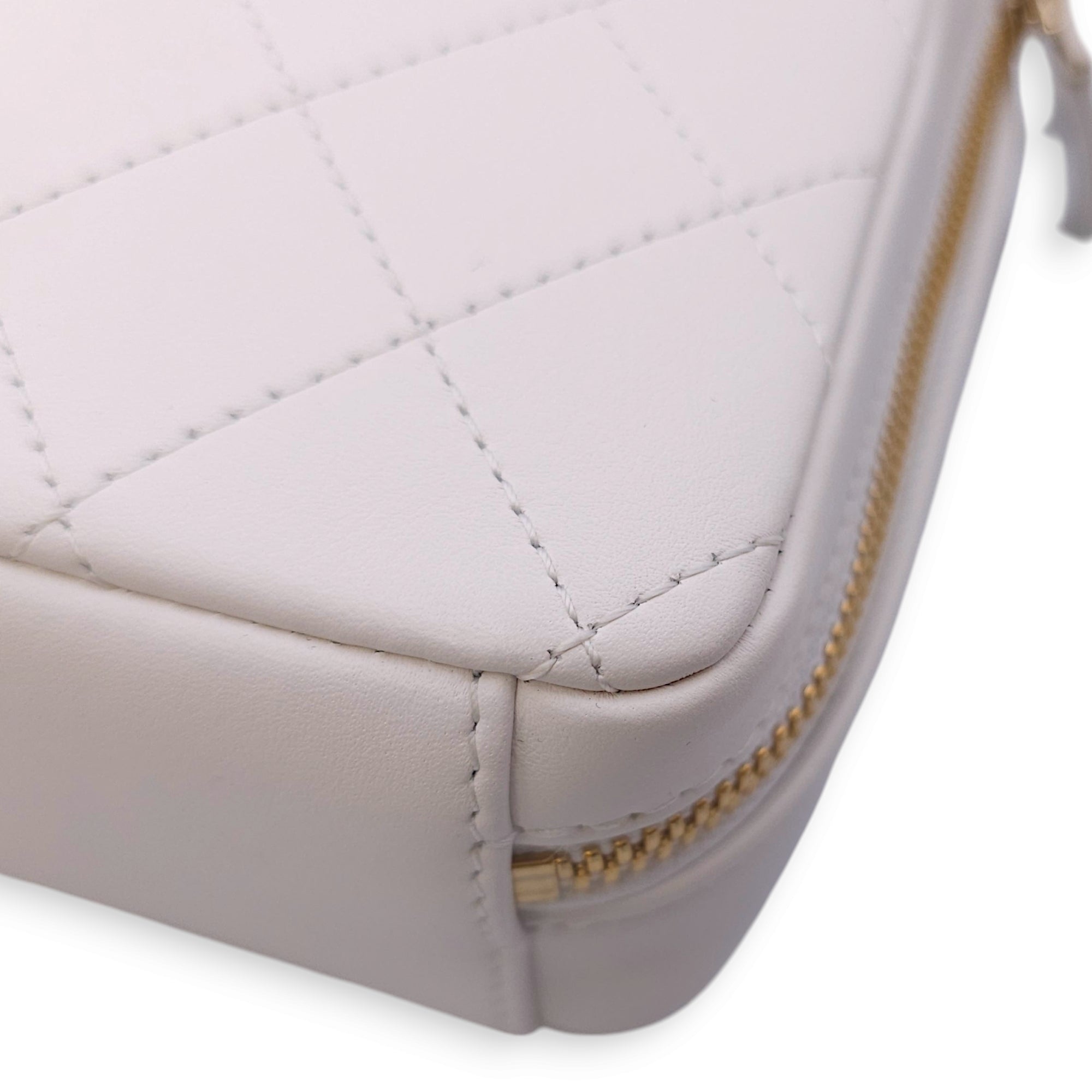 Quilted Camera Case with Round Handle 13x16x5.5cm White Shoulder Bag in Calfskin, Gold hardware