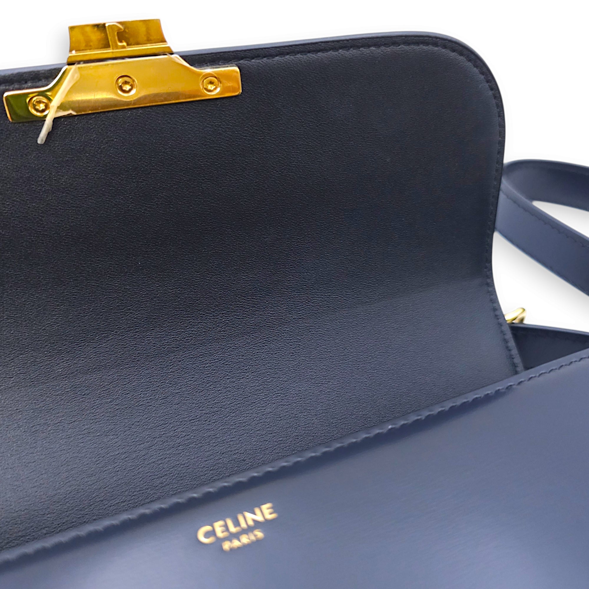 Triomphe Classic Flap 22x15x6cm Blue Shoulder Bag in Calfskin, Gold hardware