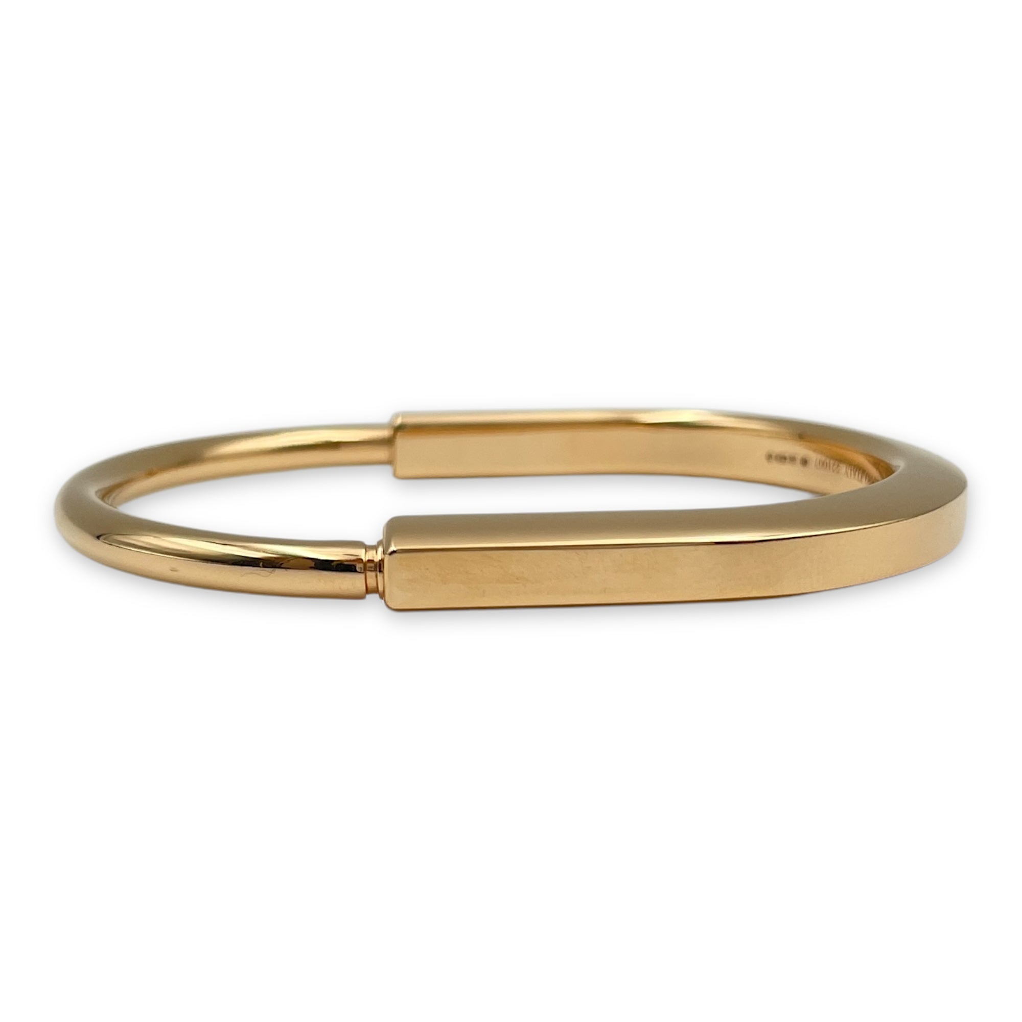 Lock M Bracelet in Gold