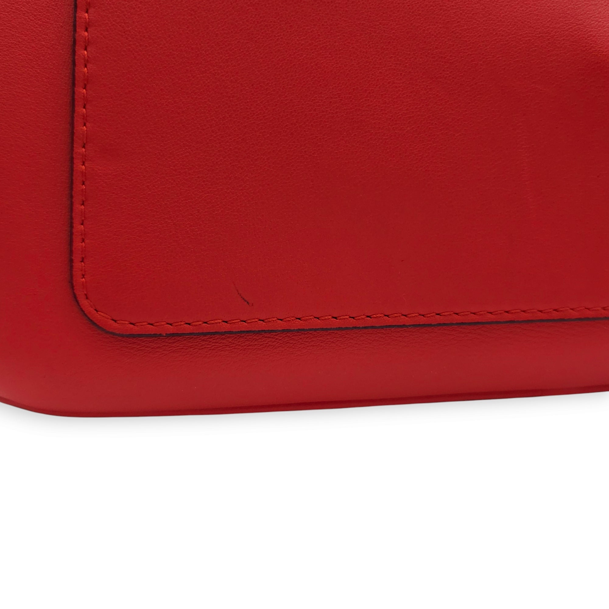 Be Dior 26x20x13cm Red Shoulder Bag in Calfskin, Silver hardware