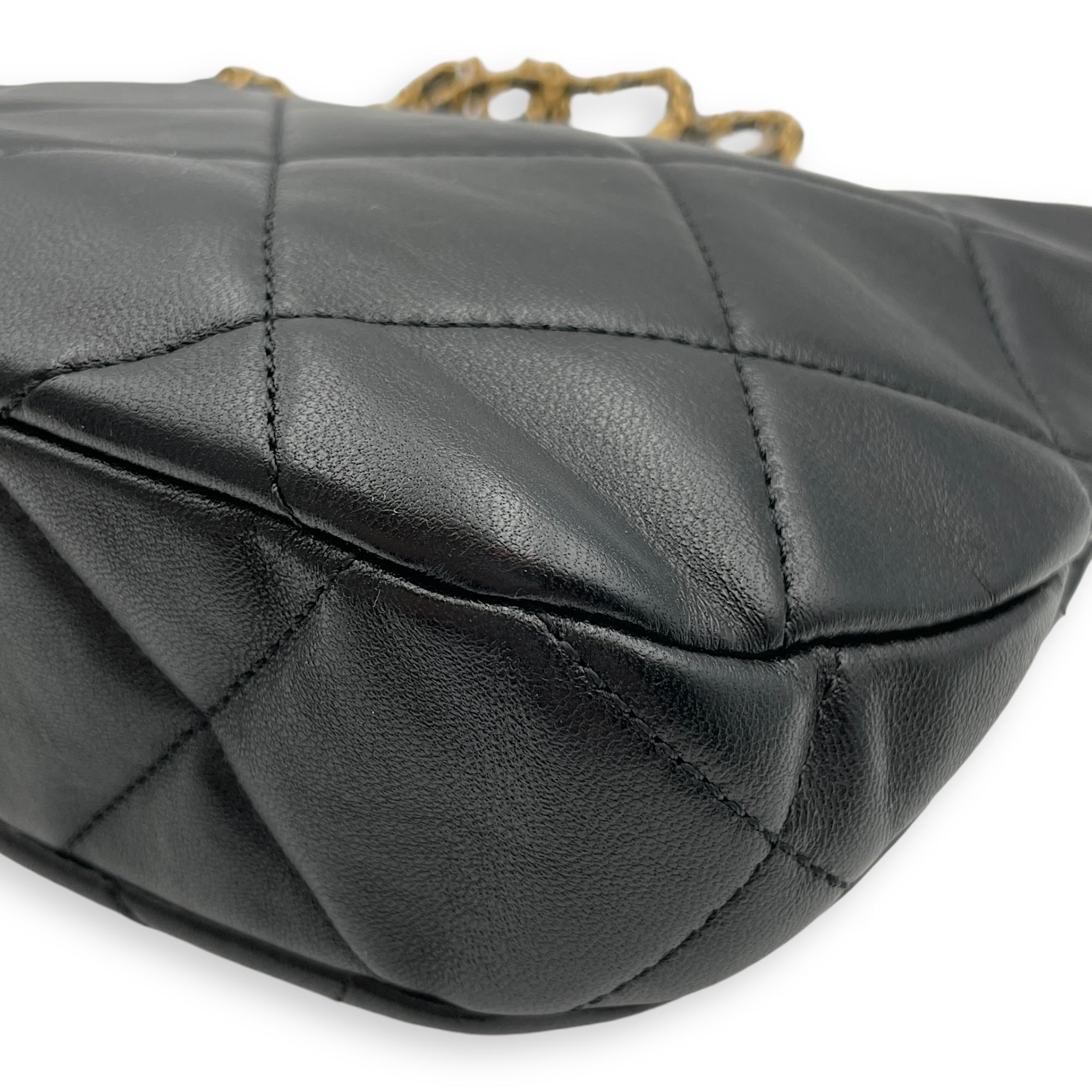 Seasonal Quilted Hobo with CHANEL Chain 22x15x6cm Black Shoulder Bag in Lambskin, Gold hardware