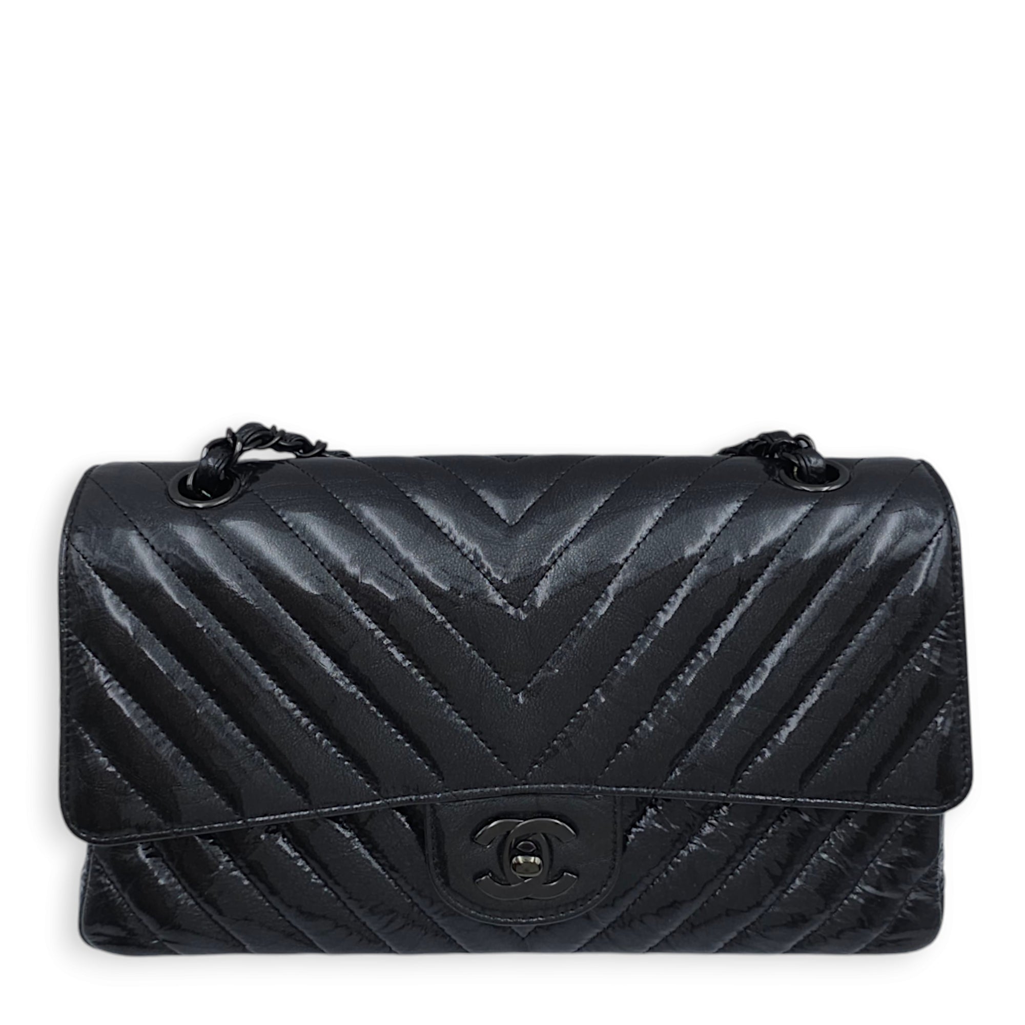 Chevron medium (DF) Medium Black Shoulder Bag in Patent Leather, Black chrome hardware