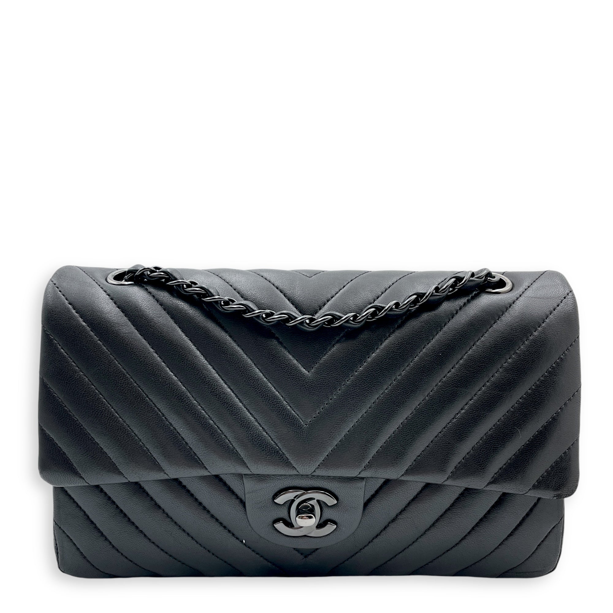 Chevron (DF) Medium Black Shoulder Bag in Lambskin, Black Chrome, Silver hardware