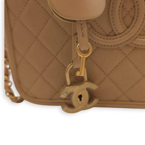 Filigree Vanity Medium Beige Shoulder Bag in Caviar Leather, Gold hardware