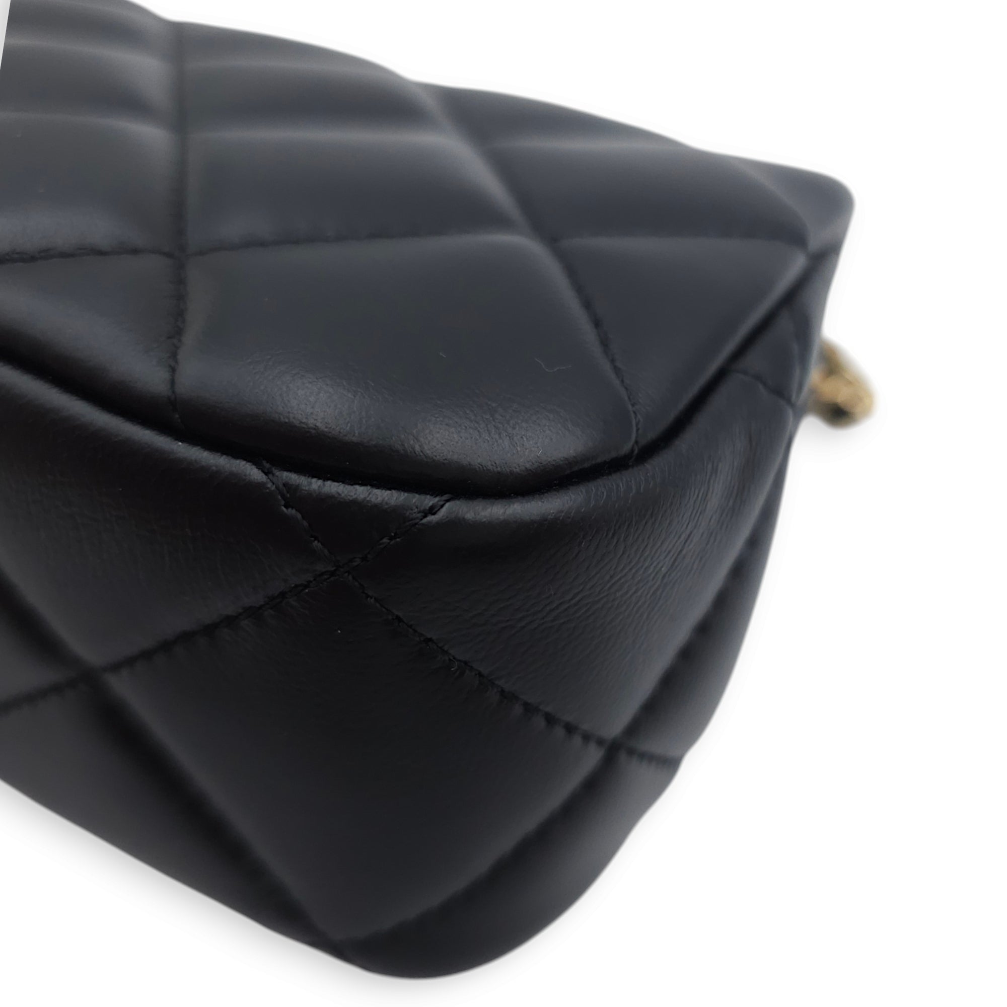 Seasonal Quilted Mini Flap 18x12x6cm Black Crossbody Bag in Lambskin, Gold hardware