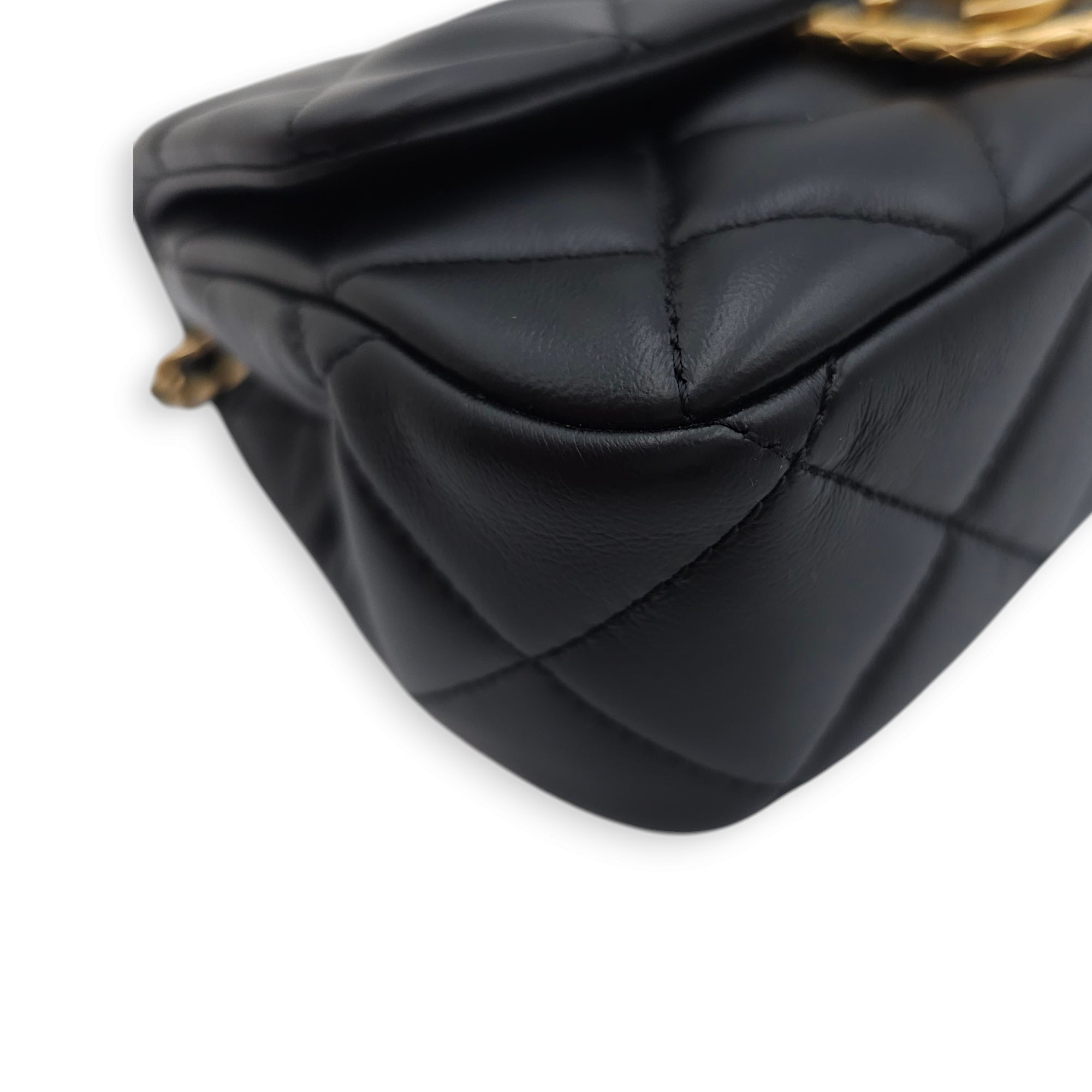 Seasonal Quilted Mini Flap 18x12x6cm Black Crossbody Bag in Lambskin, Gold hardware