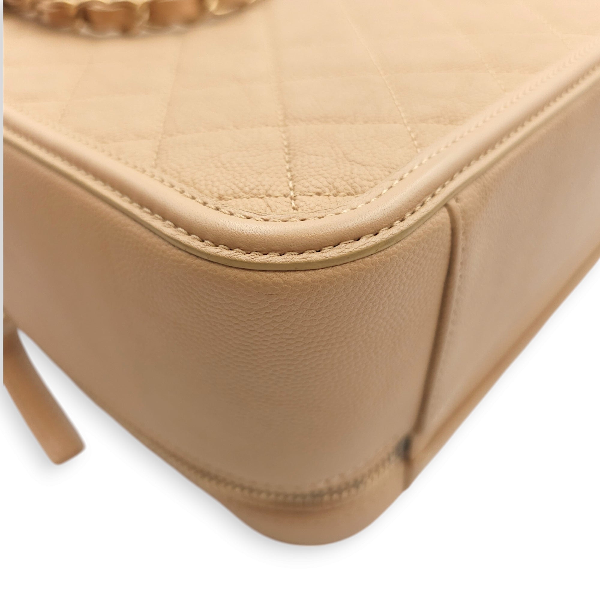 Filigree Vanity Medium Beige Shoulder Bag in Caviar Leather, Gold hardware